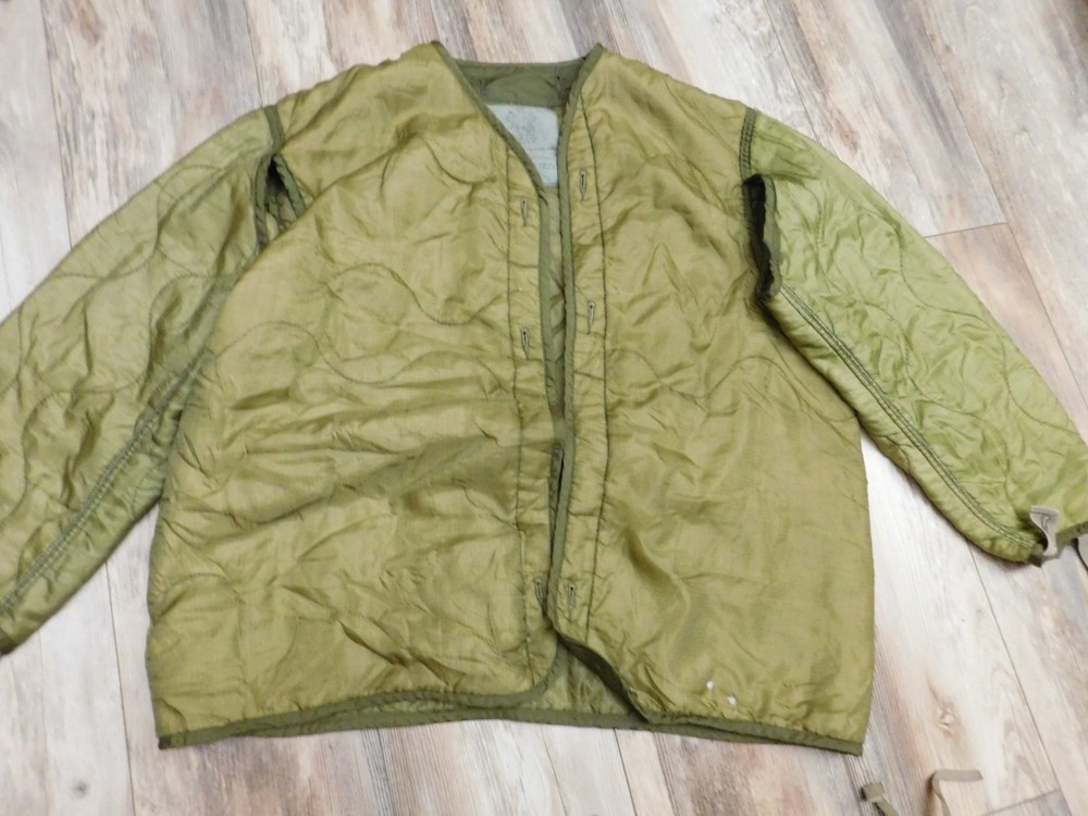 US ARMY  FIELD JACKET LINER SIZE MEDIUM