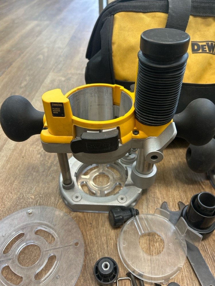 DEWALT DW618 (SBL015300)