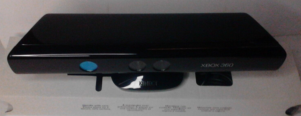XBOX 360 Kinect sensor w/ box, game & calibration card