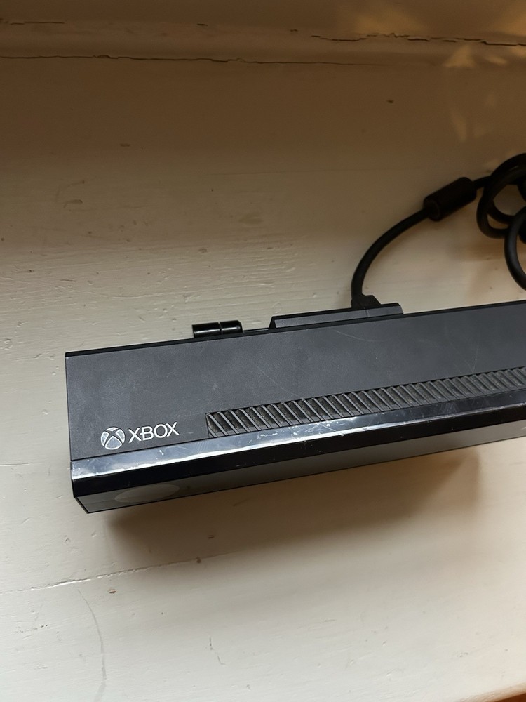 Microsoft Xbox One Kinect Sensor Motion Camera With TV Mount Wired Black