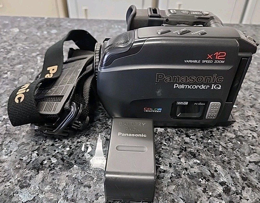 Panasonic PV-IQ404D Palmcorder Camcorder with Origi Batterie & Strap, Untested