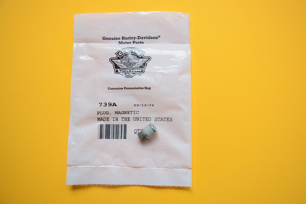 HARLEY DAVIDSON NEW OEM  Magnetic Primary Drain Plug   1/8"  739A