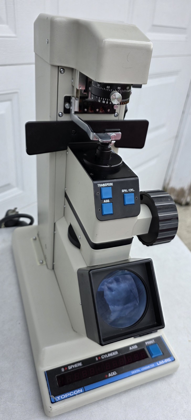 Topcon LM-P5 Digital Lensmeter POWERS ON! -for parts only