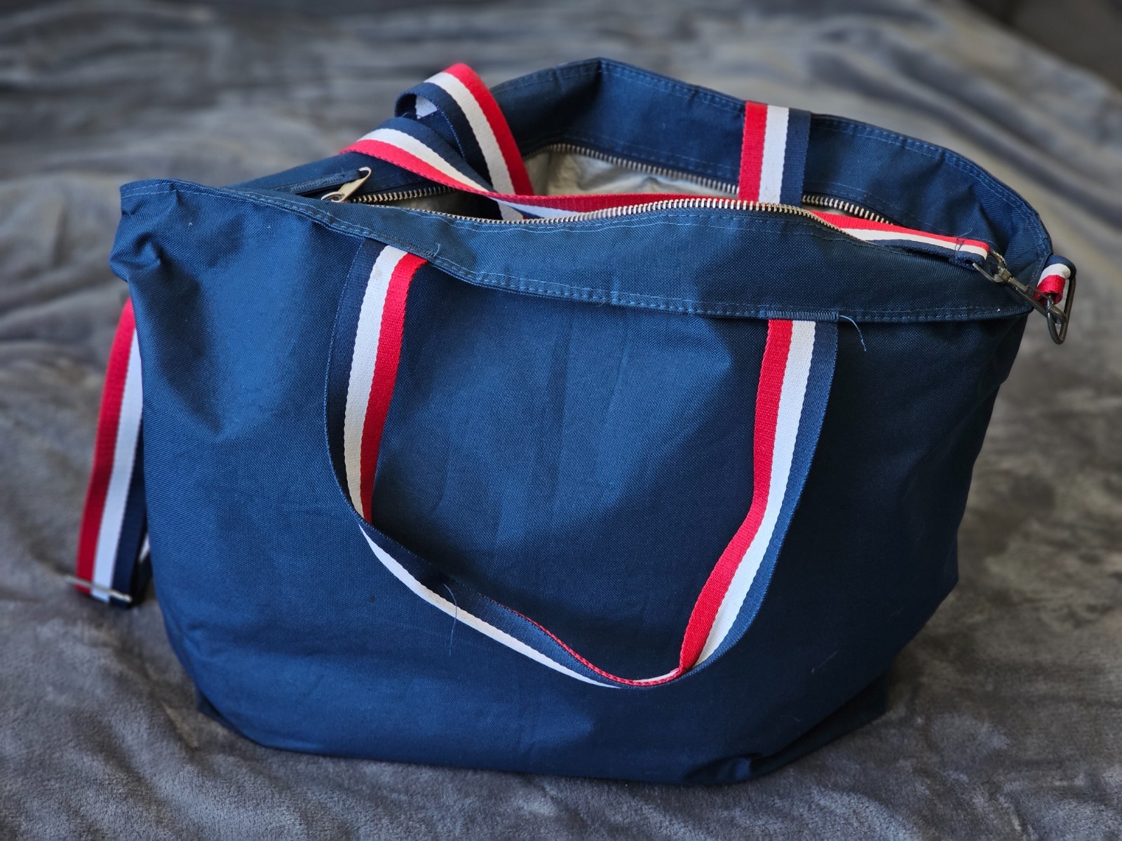 Erewhon Insulated Cooler Shopping Grocery Tote Bag Blue Red White Blue Strap