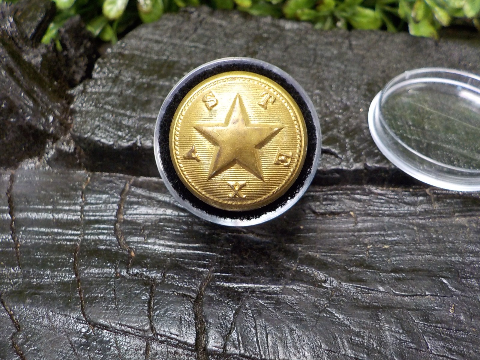 Old Rare Vintage Antique War Relic Texas Coat Button Free Display Case