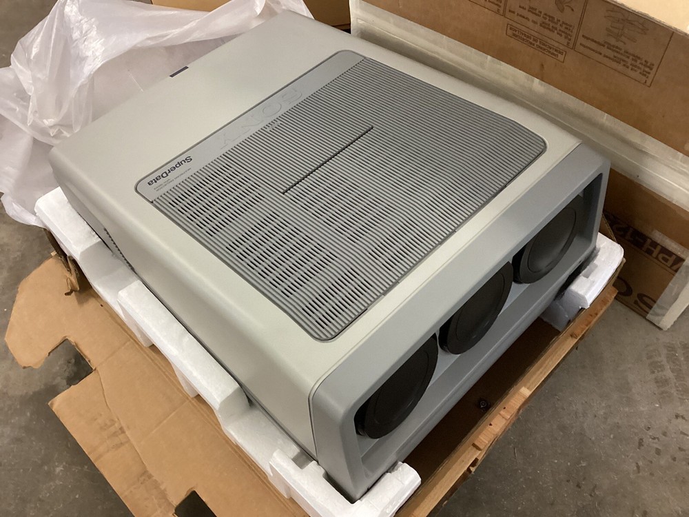 SONY….VPH-1252Q…MULTISCAN PROJECTOR…NEW