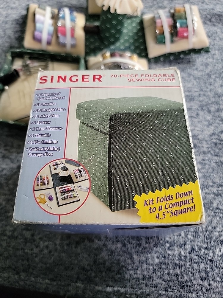 Singer/Foldable Sewing Cube. Pre Owned