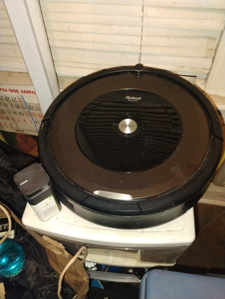 I Robot Roomba Floor Cleaner