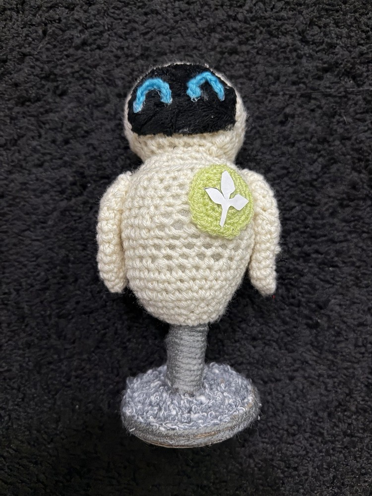 Wall-E and Eve Crochet Pattern Hand Made