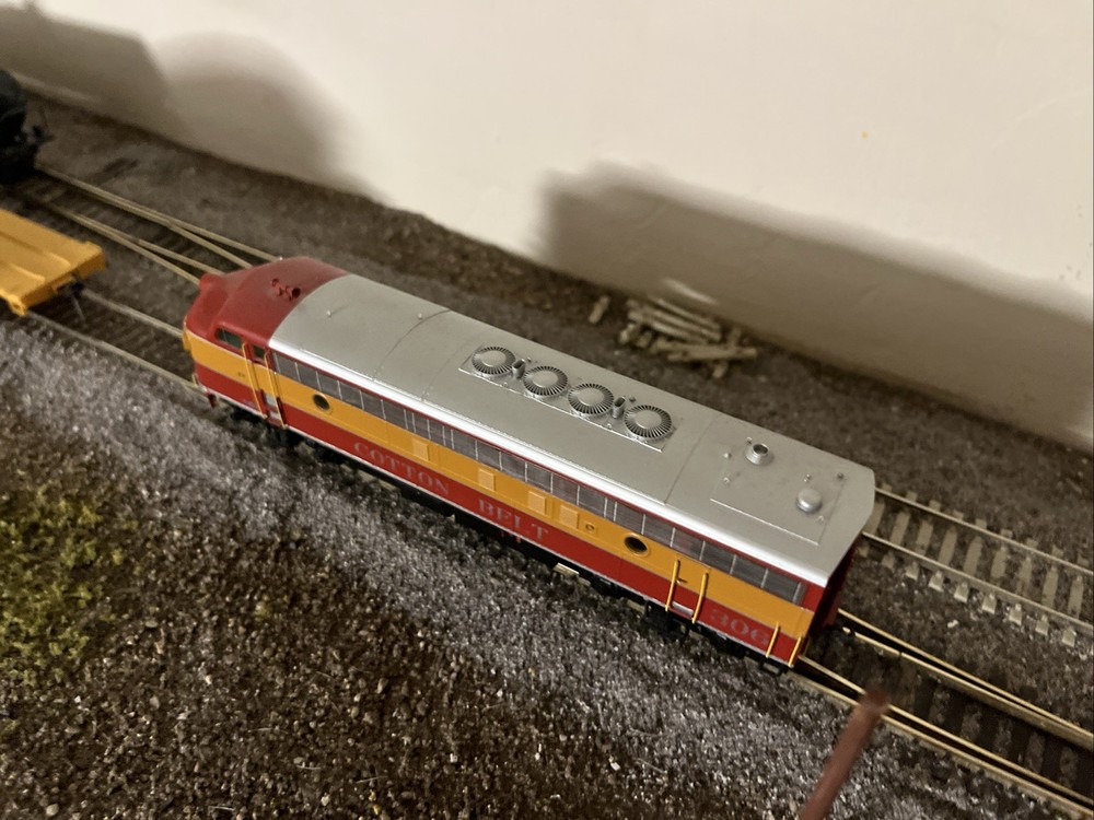 HO Scale Intermountain Cotton Belt FP7A DCC/sound (read description)