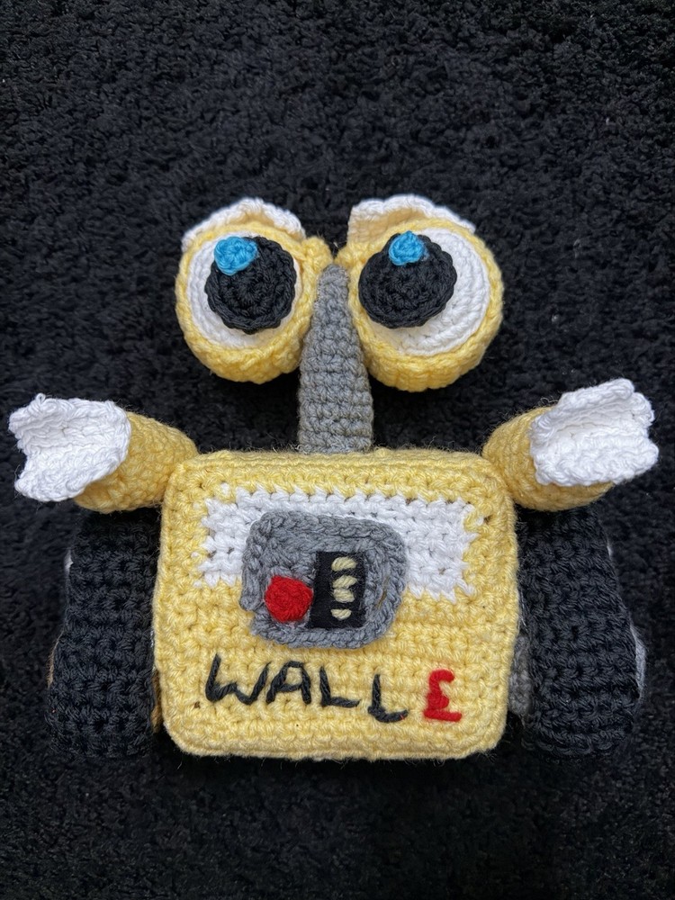 Wall-E and Eve Crochet Pattern Hand Made