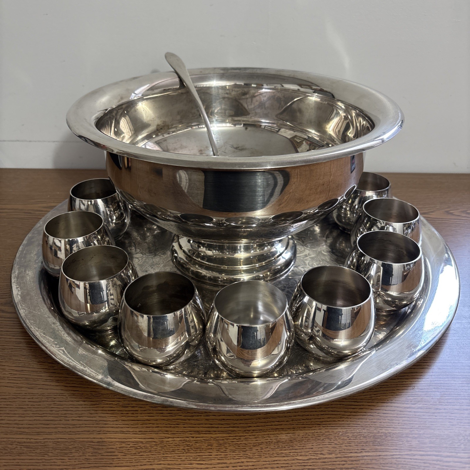 VTG Oneida Silver Plated Punch Bowl Set Punch Bowl Ornate Tray 12 Cups & Ladle