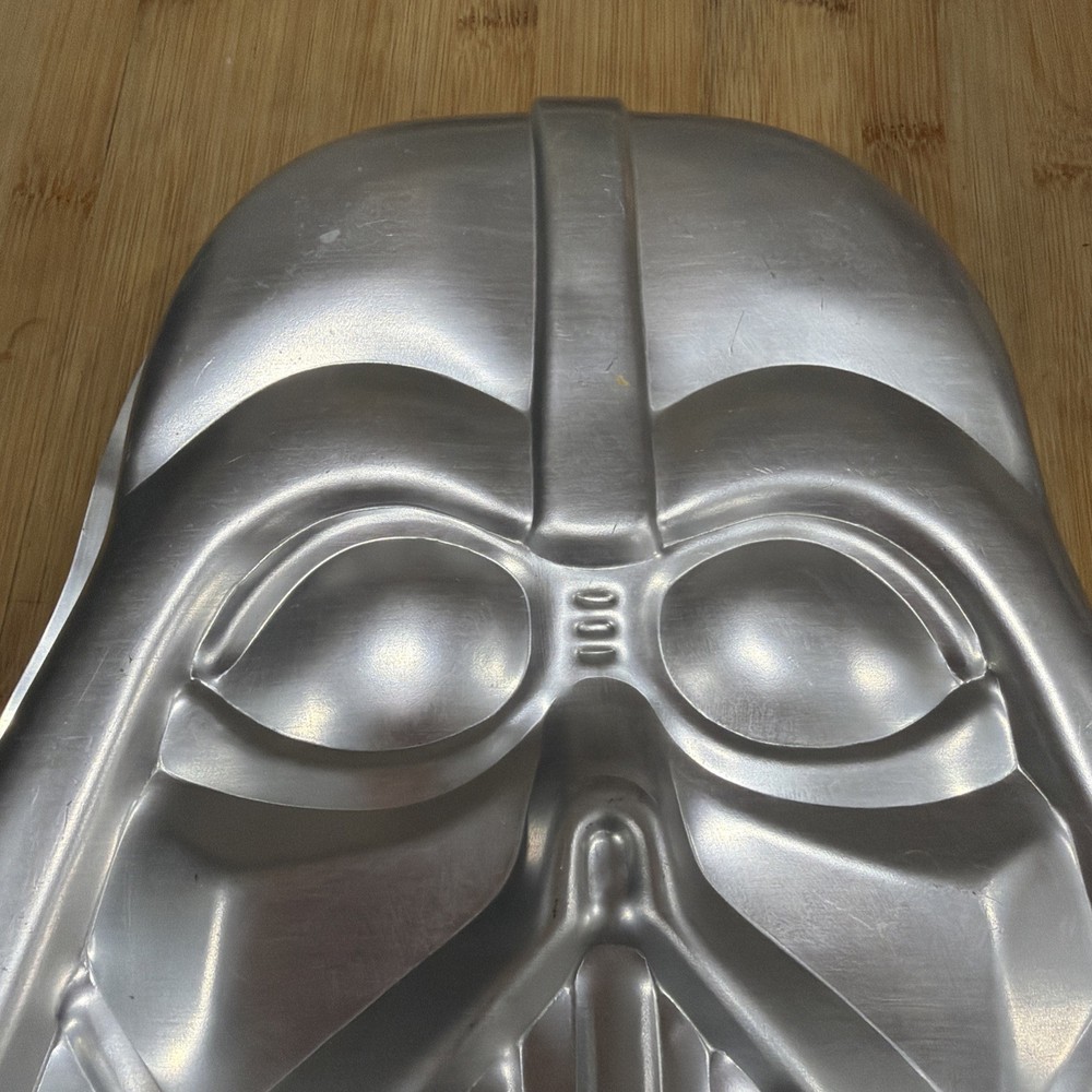 Wilton Star Wars Darth Vader Cake Pan Mold 2012 *