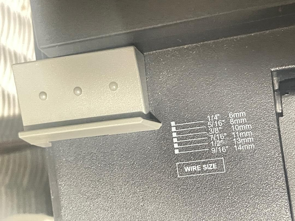 GBC Wirebind W400 Book Binding Machine (DR)