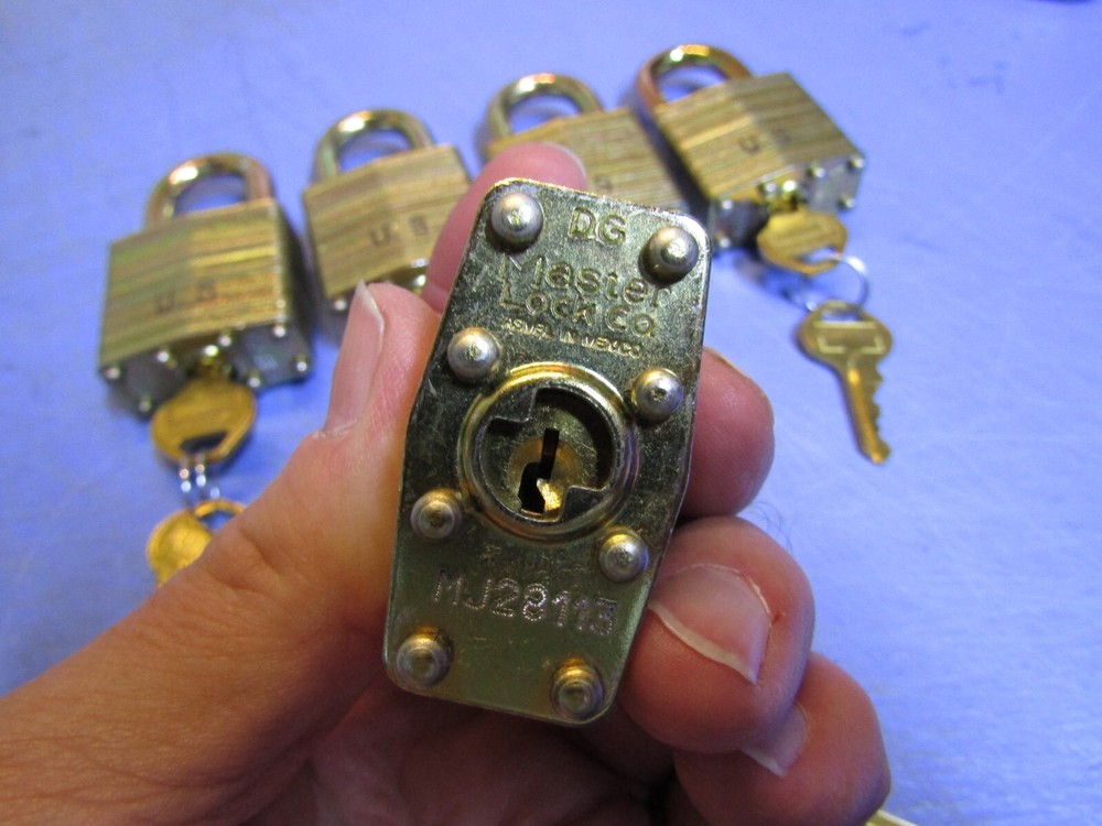 5– Master Lock DG Padlock, US Keyed Different Hardened, Key retained when opened