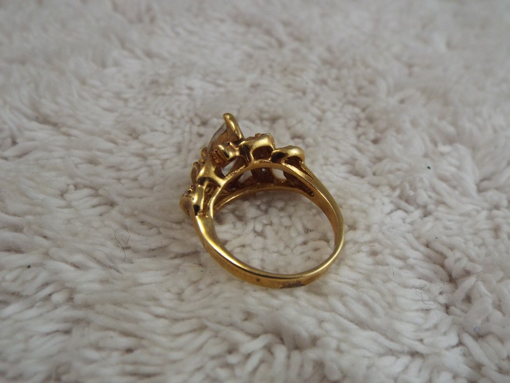 Goldtone Rhinestone Ring ~ Size 6 (C72)