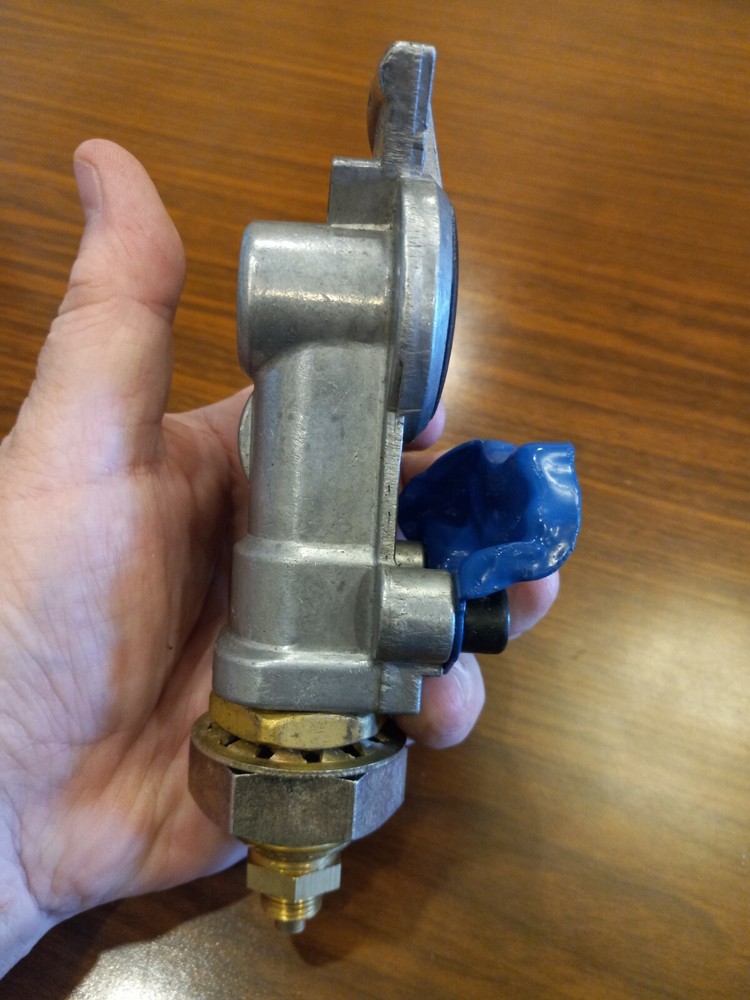 BLUE BULKHEAD SERVICE GLADHAND WITH SHUT OFF