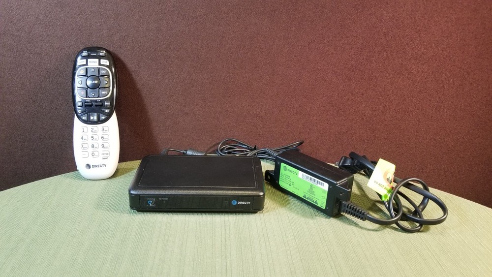 DIRECTV Model C61-500 Power Supply and Remote
