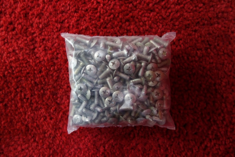 Truss Head Machine Screws PN AN526-8R6
