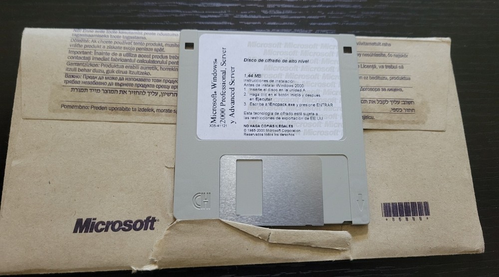 Microsoft Small Business Server 2000 in Spanish - Rare finding