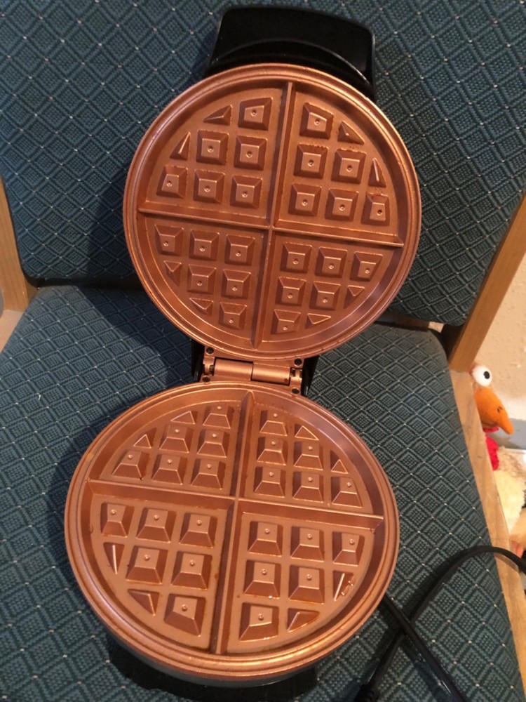 Farberware Single-Flip Nonstick Waffle Maker - Crome
