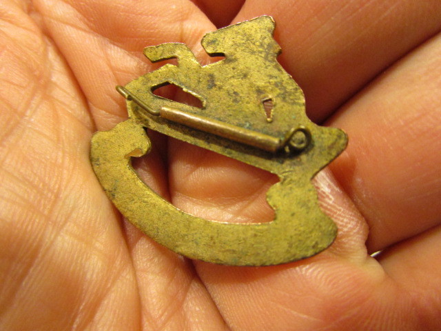 WWII 8th Cavalry Pinback DI ~ THEATER MADE