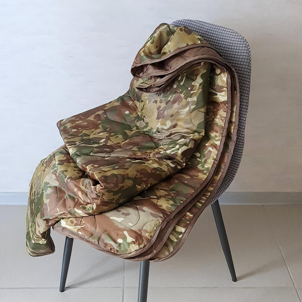 Camo Outdoor Blanket Waterproof Insulated Multi-Use Poncho Liner for Camping