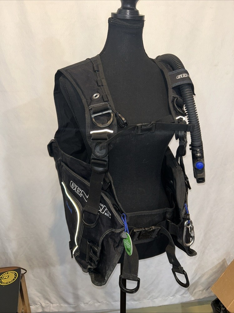 Genesis Sirens Woman’s buoyancy control device (BCD) Medium Nice Shape