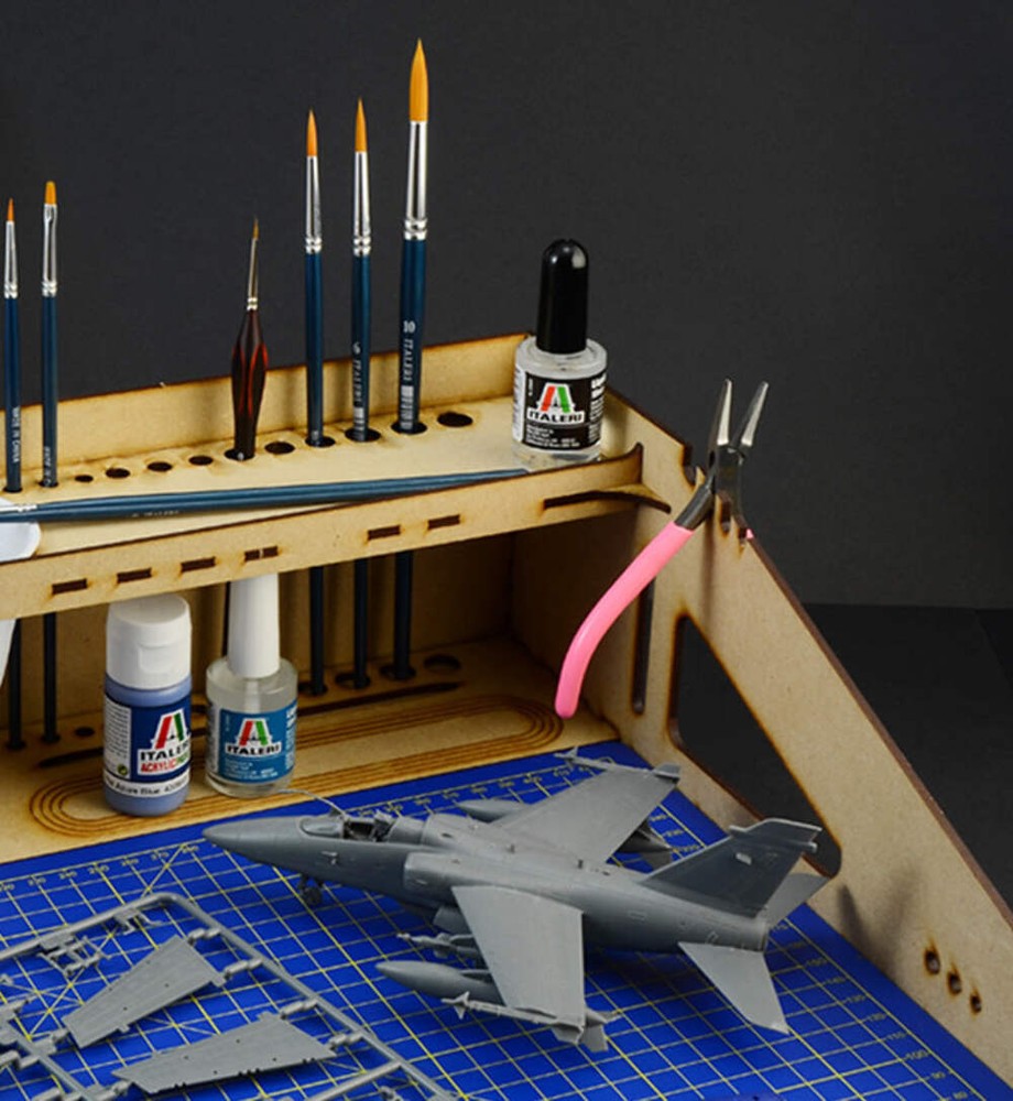 Italeri 50833 Workstation for Modeling