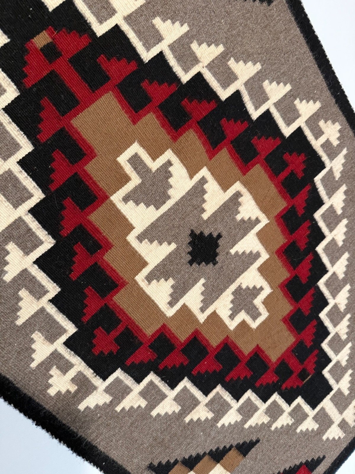 OUTSTANDING NAVAJO GANADO RUG / TAPESTRY,2-TONE(OLIVE-TAN) BACKGROUND, MINT, NR!