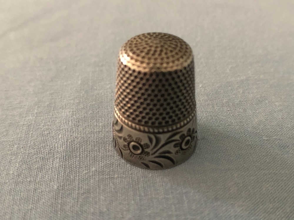 Waite Thresher Silver Thimble #7 Floral Border