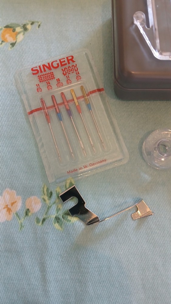 Singer Vintage Accessory Kit. 313030-942. Sewing Tools
