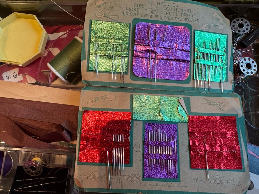 Vintage sewing box, various items , see pics