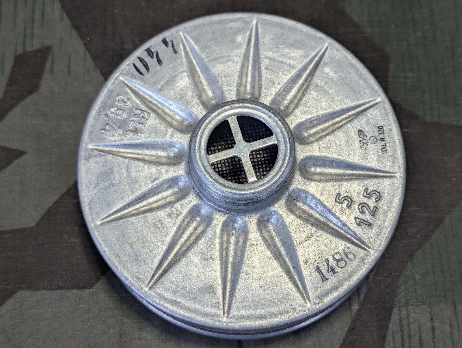 WWII German VM40 Volksgasmaske Luftschutz Men's Gas Mask in Box Volks Gasmask