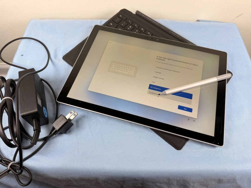 Microsoft Surface Pro 7 – Clean Condition with changer and pen