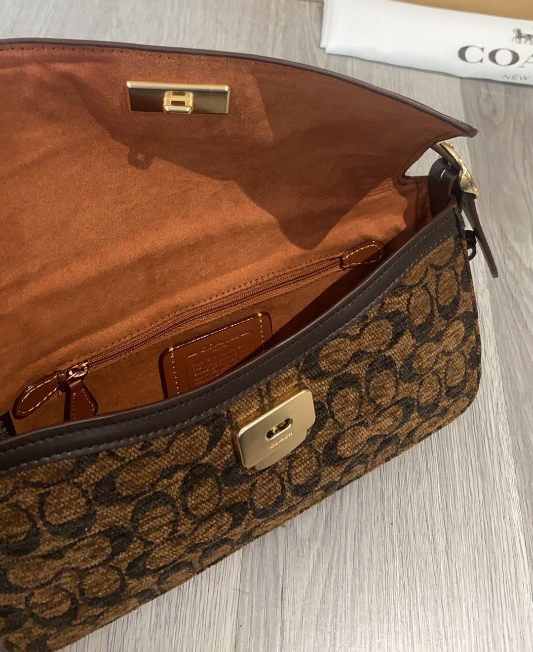 Shoulder Bag Small Flap Signature Chenille Brass/Trüf CCV65 NWT-