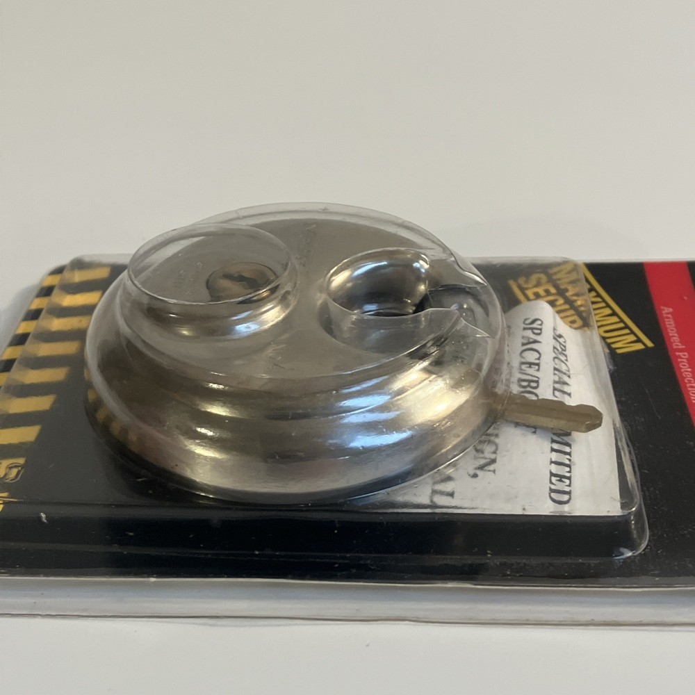 Master Lock Padlock 2-3/4" #40D Shielded Padlock Master Lock - NIP