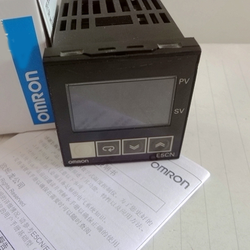Omron E5CN-R2MTC-500 Temperature Controller 100-240VAC New In Box E5CNR2MTC500