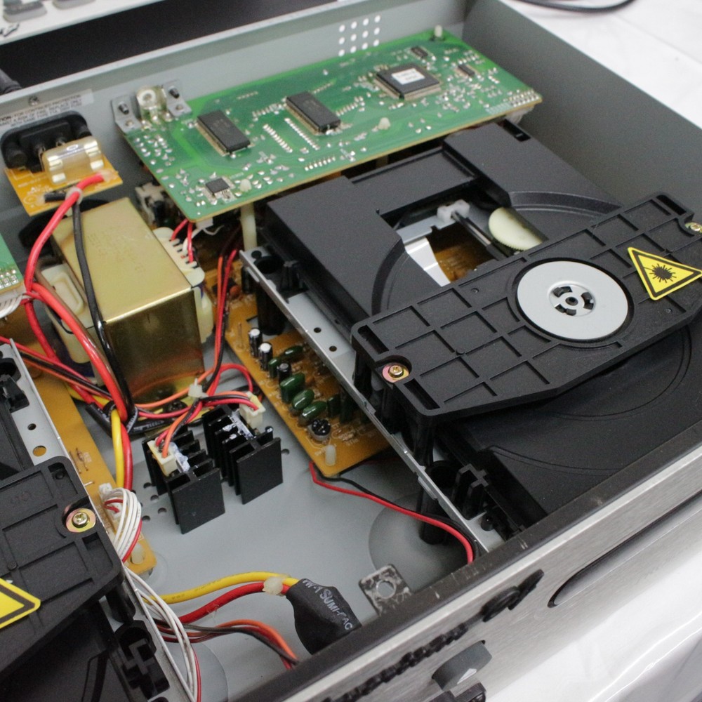 American DJ DCD-PRO500 CD Player And Controller Panel TESTED One Cd Doesn't Open