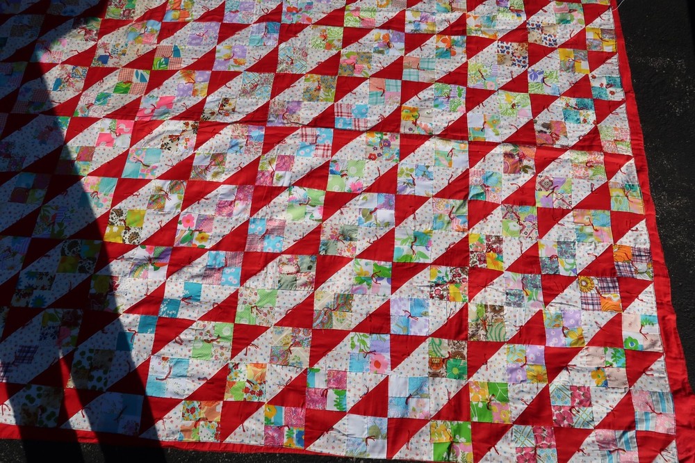 Vtg Patchwork Pattern Tiny Square King Quilt Measures 71x88 In. Beautiful
