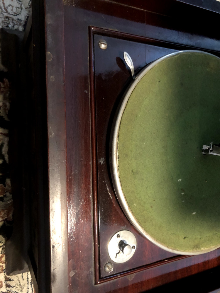 Vintage Silvertone Phonograph record player hand crank