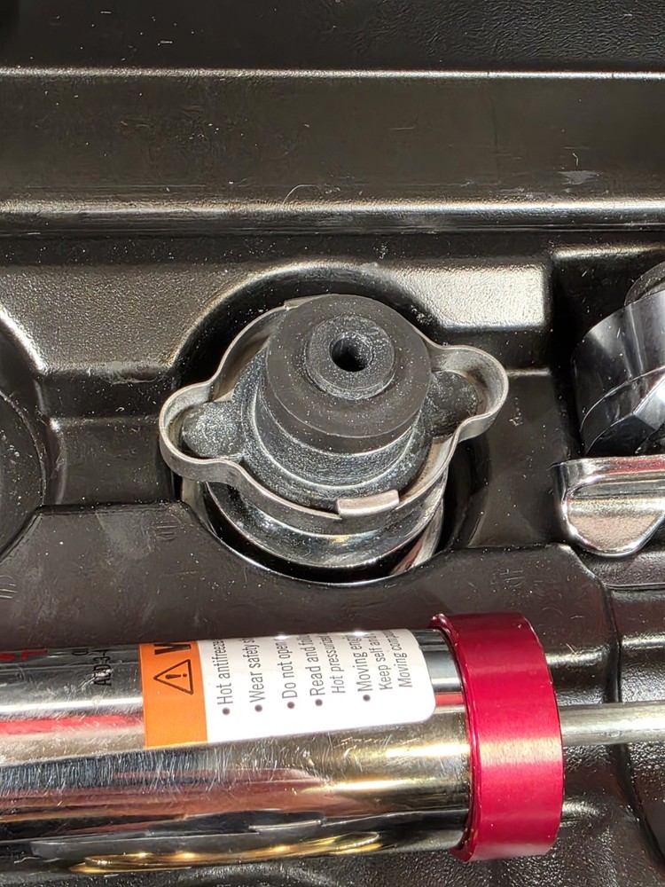 Mac Tools CST500 Cooling System Pressur Tester In Case With Adapters