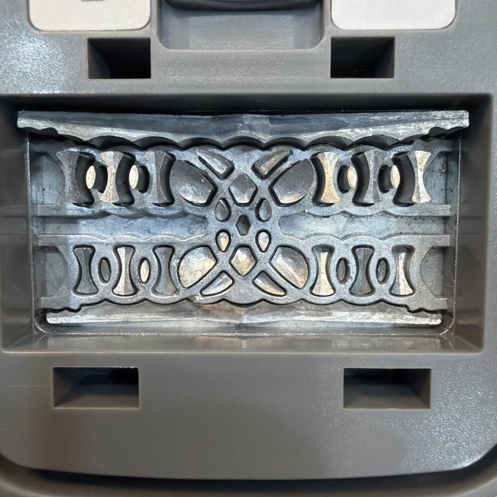 We R Memory Keepers Edge Border Paper Punch LOOP NEW