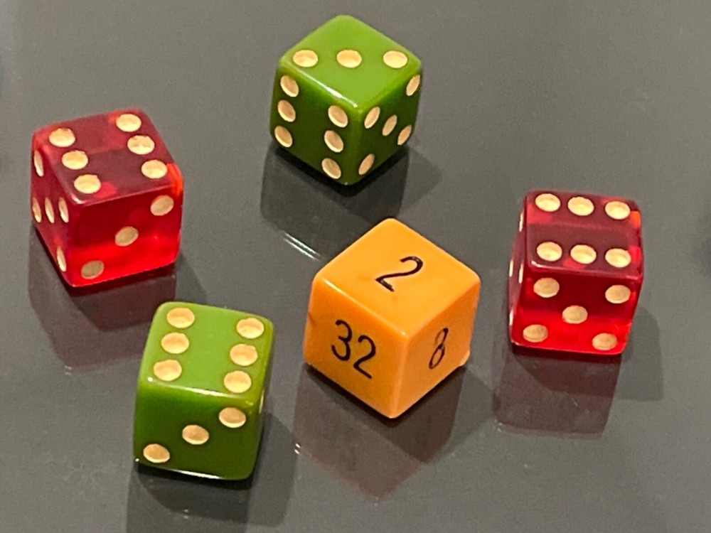 Old backgammon bakelite set: mustard doubling cube red & green dice 022423aB@