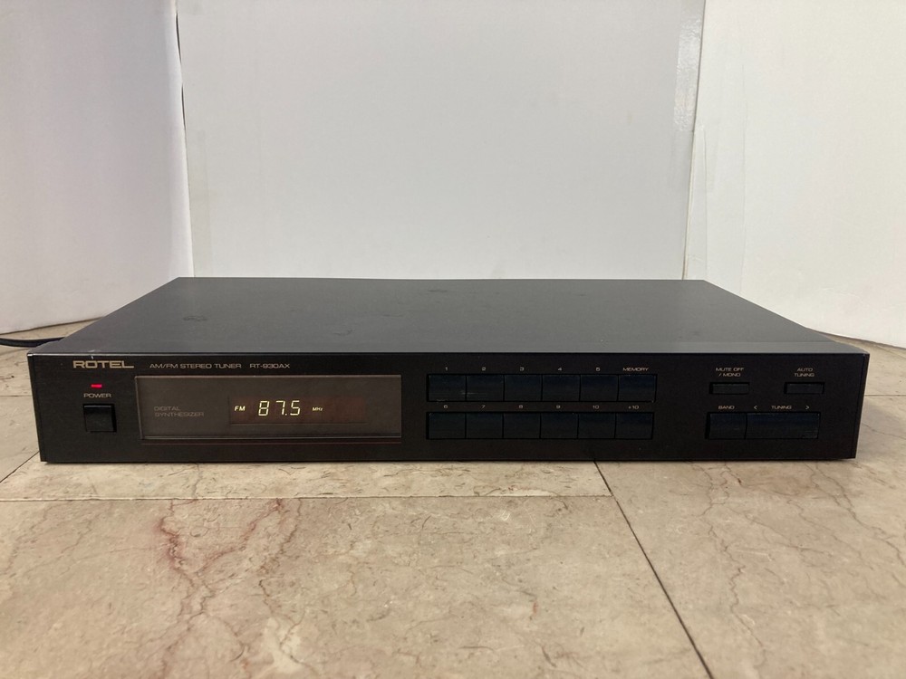 Rotel RT-930AX Stereo Tuner.*GREAT!*