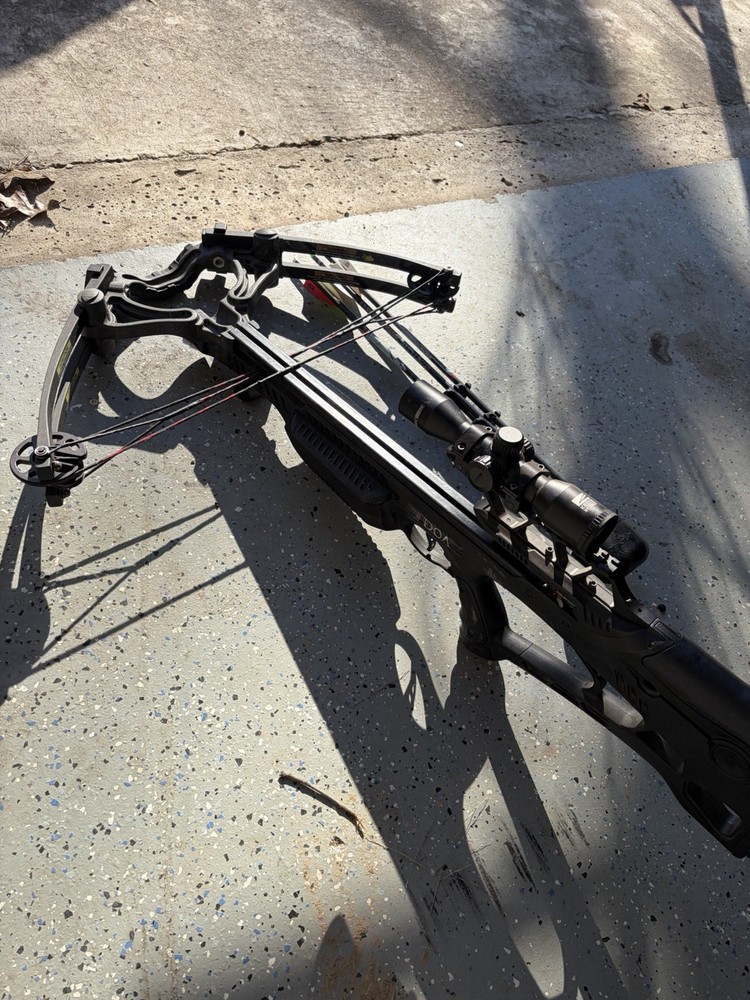 Barnett Crossbows DOA Model Black Crossbow with Scope, Arrows, Complete Set