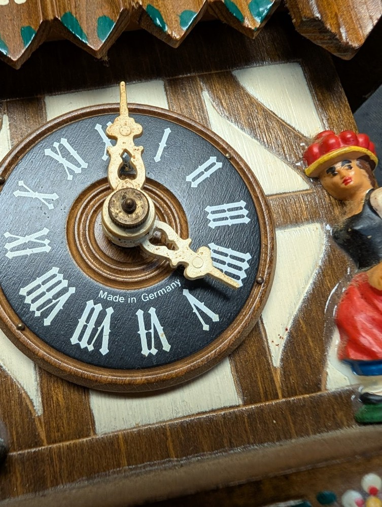 D.Hönes Chalet Style Cuckoo Clock