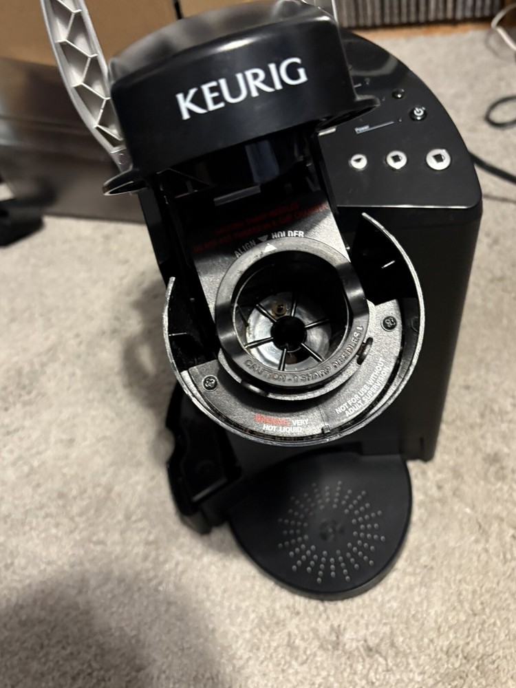 Keurig Model K40 Single Serve Brewing System Coffee Maker Machine Only