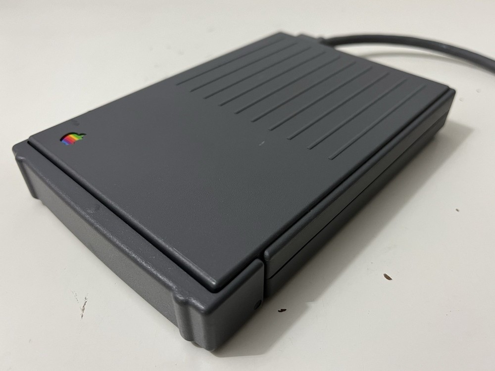 Apple Macintosh HDI-20 External 1.4MB 3.5" Floppy Drive