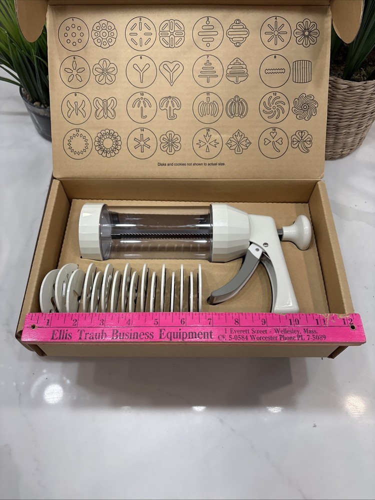 Pampered Chef 1525 Chef Cookie Press - New Open Box